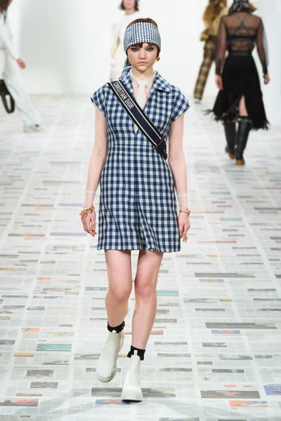 Look 32